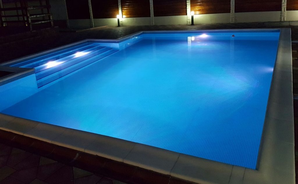 De ce este indicat sa aveti iluminat cu led la piscina?