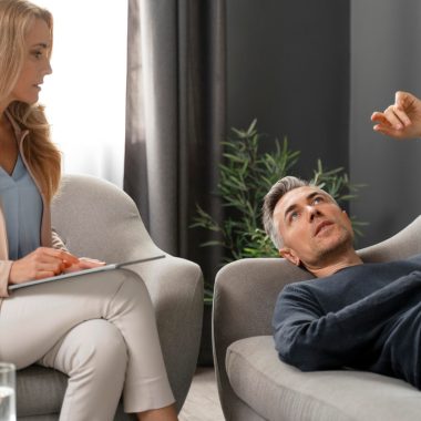 Este normal să schimb terapeutul dacă nu mă simt confortabil?