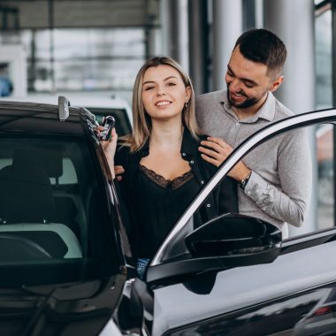 Cum pot raporta problemele legate de mașina închiriată